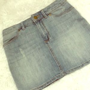 H&M Light Blue Denim Skirt with Pockets size 2